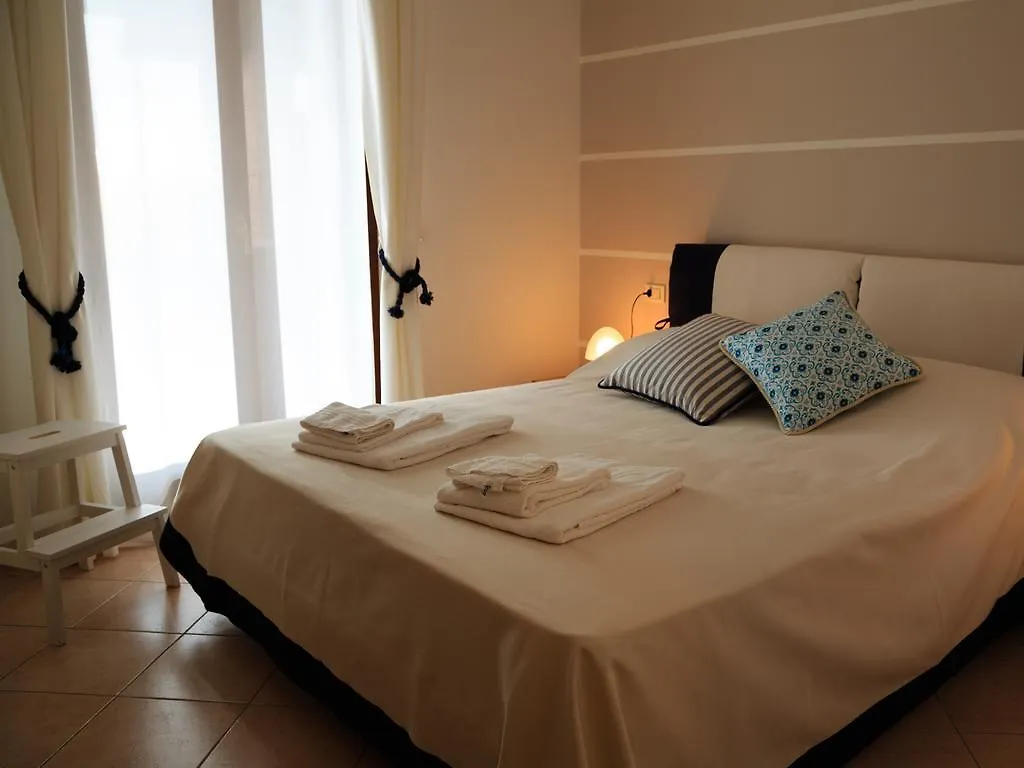 Bellasirmione Holiday Apartments 3*, Sirmione