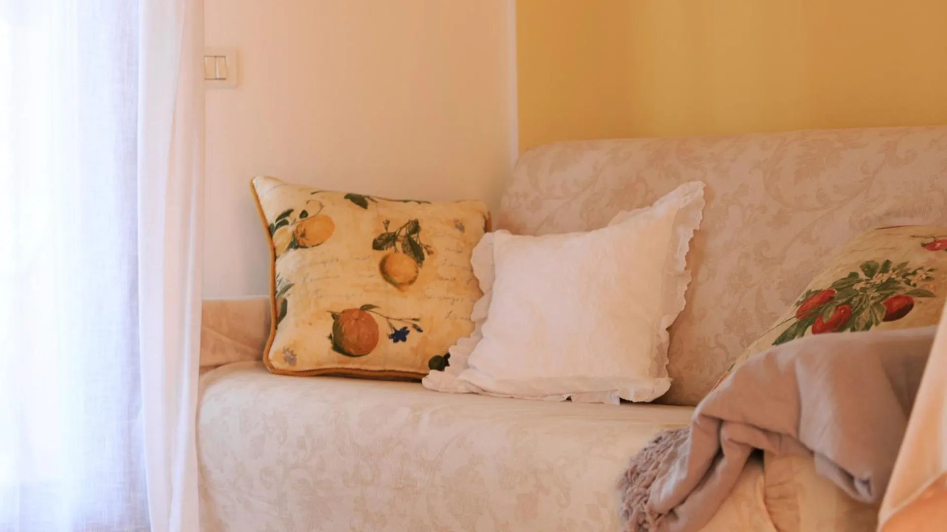 BellaSirmione Holiday Apartments Aparthotel