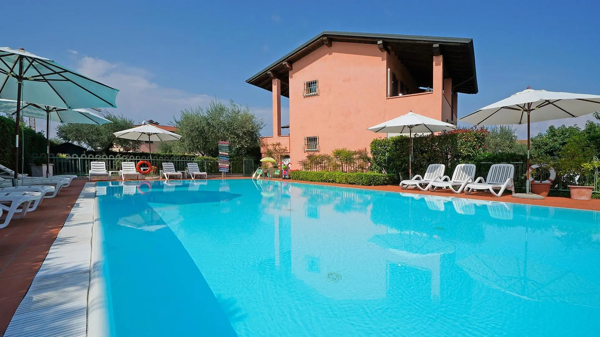 BellaSirmione Holiday Apartments Aparthotel