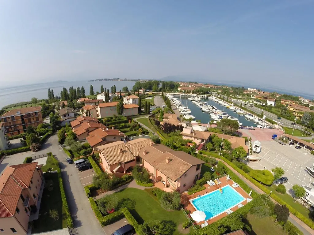 BellaSirmione Holiday Apartments 3*, Sirmione